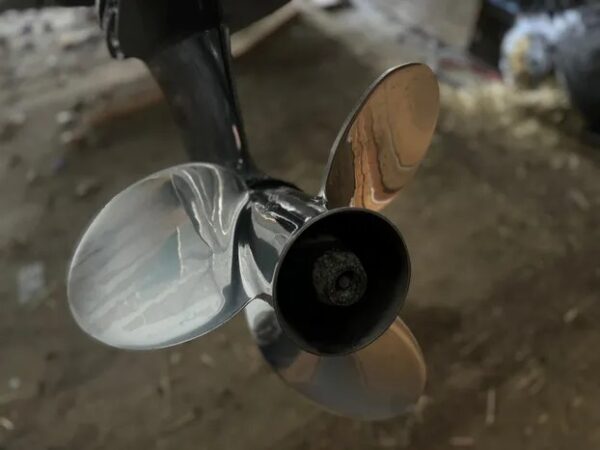 KingFisher 2725 propeller