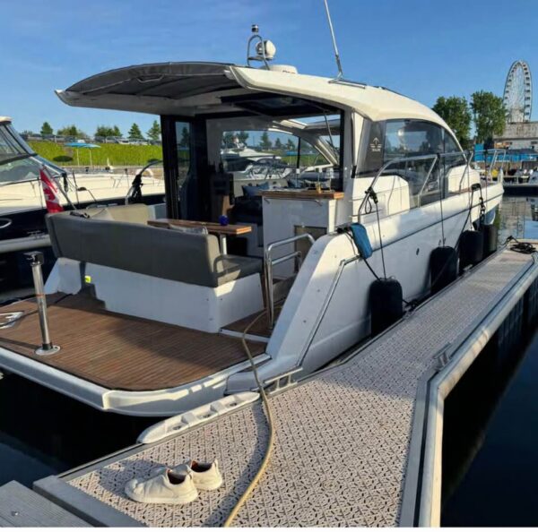 2018-sealine-c330-dock