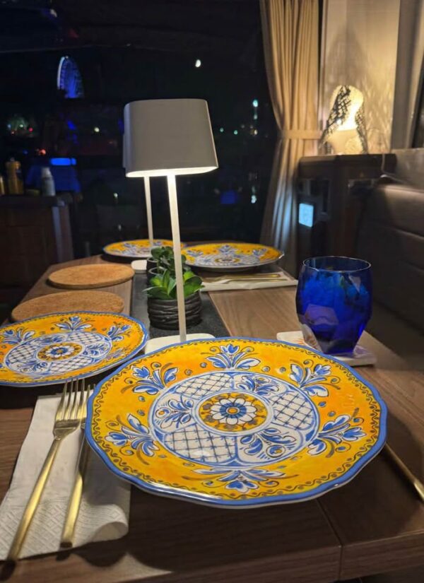 2018-sealine-c330-dining-table-cruiser