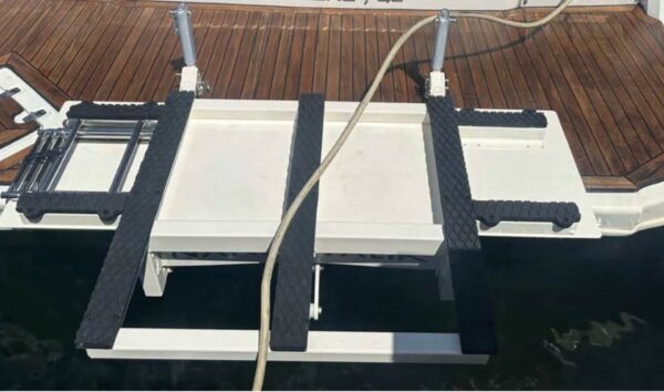 2018-sealine-c330-swim-deck