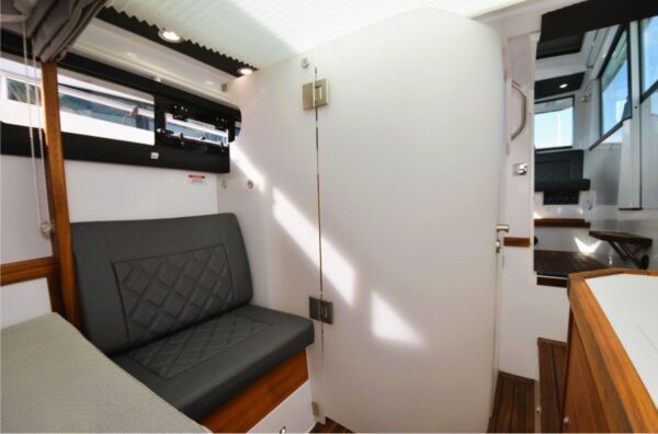 Axopar 37 Aft Cabin bedroom