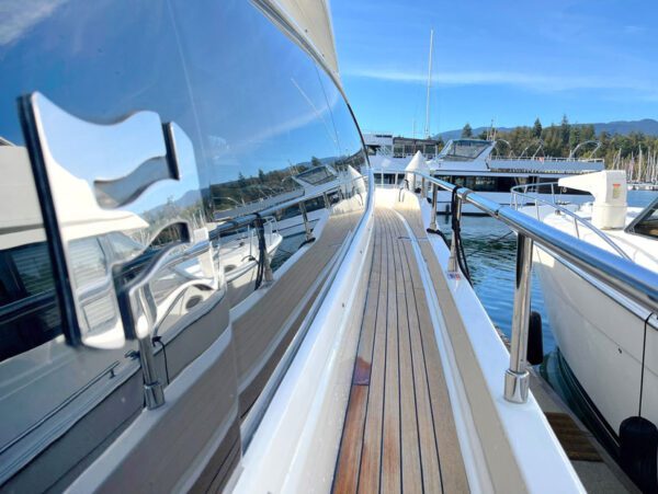 Used yacht for sale, Ferretti 550, side deck