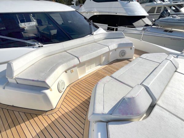 Used yacht for sale, Ferretti 550, deck