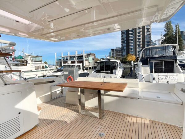 Used yacht for sale, Ferretti 550, deck