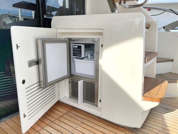 Used yacht for sale, Ferretti 550, bbq