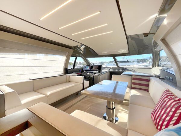 Used yacht for sale, Ferretti 550 living room