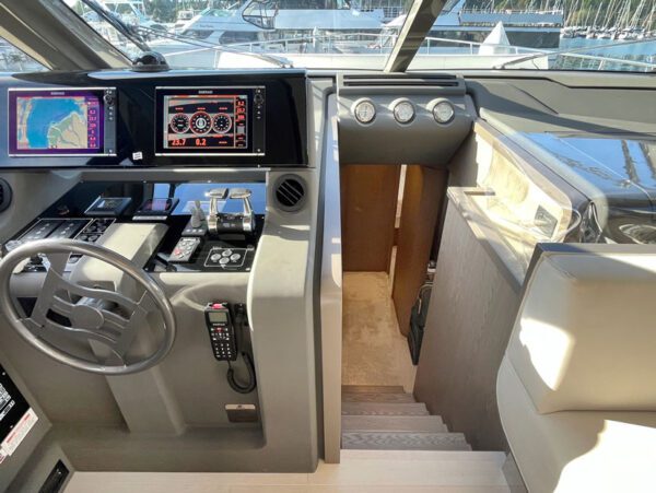 Used yacht for sale, Ferretti 550