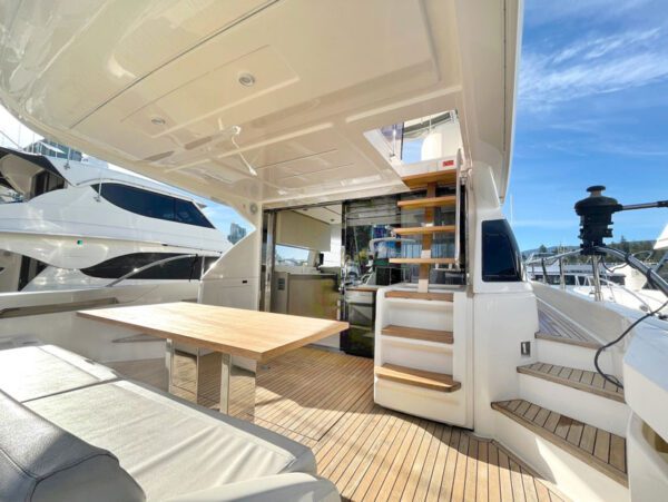 Used yacht for sale, Ferretti 550, deck