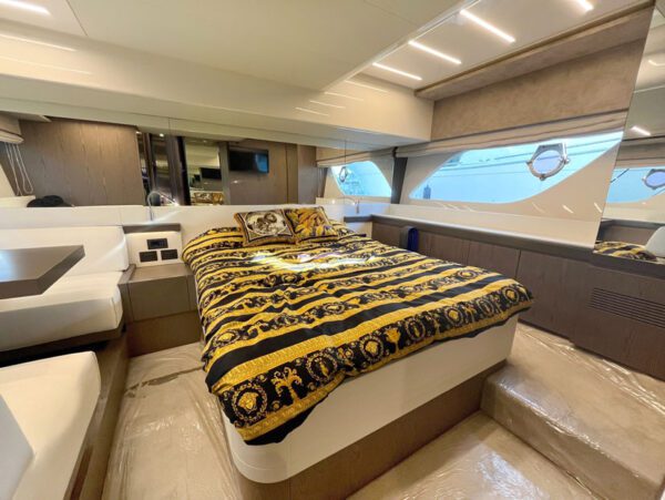 Used yacht for sale, Ferretti 550, master bedroom