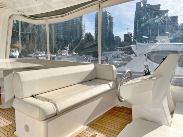 Used yacht for sale, Ferretti 550, bridge