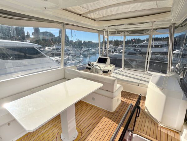 Used yacht for sale, Ferretti 550, bridge