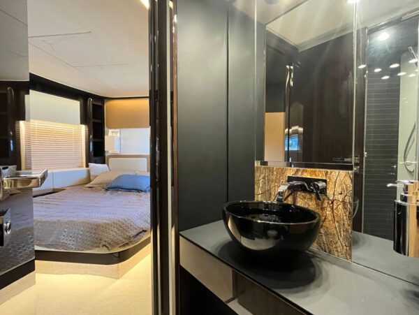 Azimut 77S crew bedroom washroom