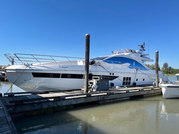 Azimut 77S side view