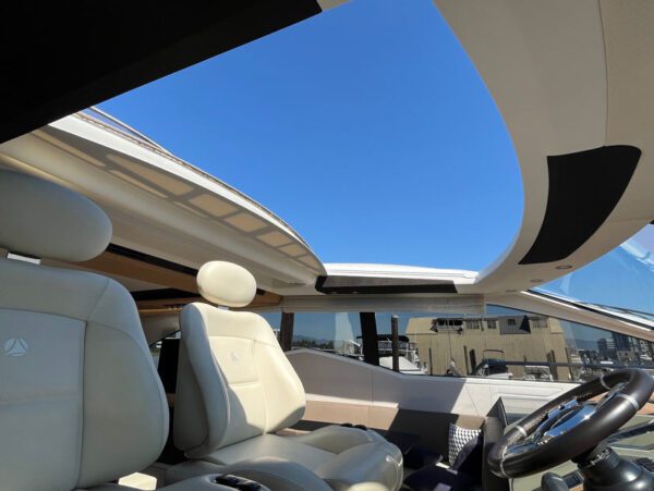 Azimut 77S living room