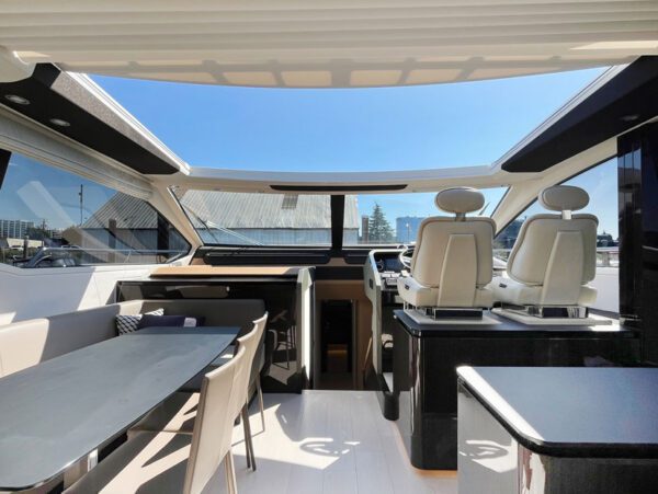 Azimut 77S living room