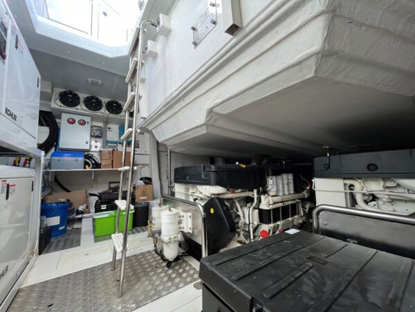 Azimut 77S engine room