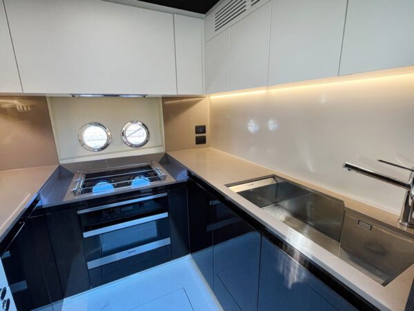 Azimut 77S galley