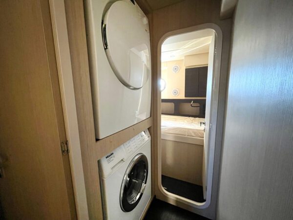 Azimut 77S crew cabin with washing machine