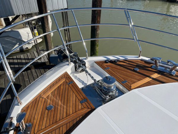 Azimut 77S front deck