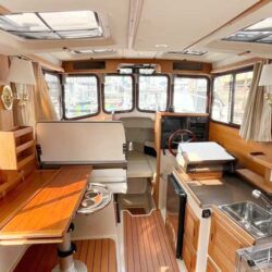 Ranger Tugs R27 cabin