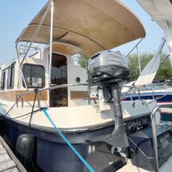 Ranger Tugs R27 back view