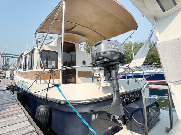 Ranger Tugs R27 back view