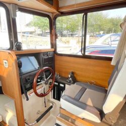 Ranger Tugs R27 cockpit