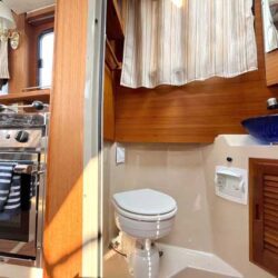 Ranger Tugs R27 cabin washroom