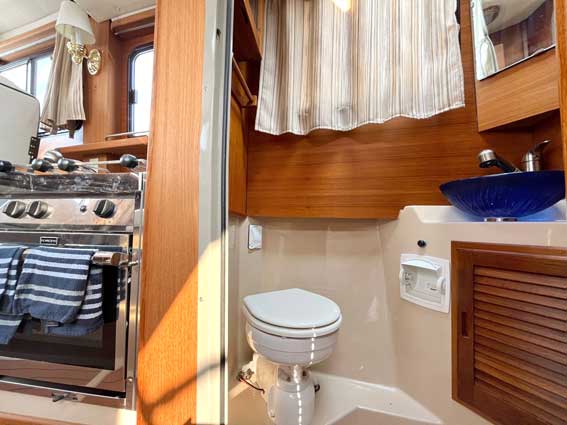 Ranger Tugs R27 cabin washroom