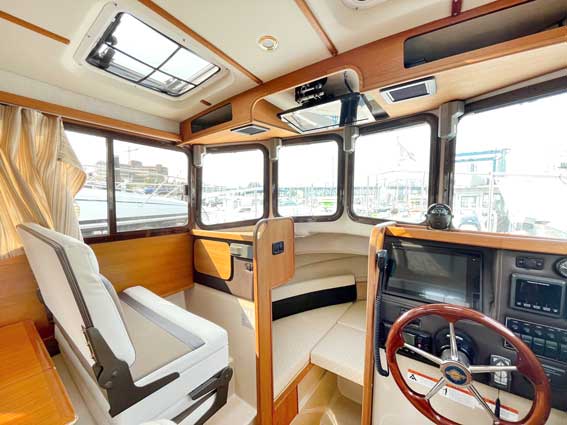 Ranger Tugs R27 cabin