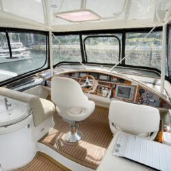 Marquis 59 bridge cockpit