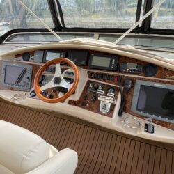 Marquis 59 bridge cockpit