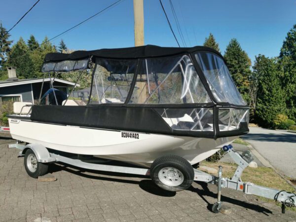 Boston Whaler 170 Montauk side view