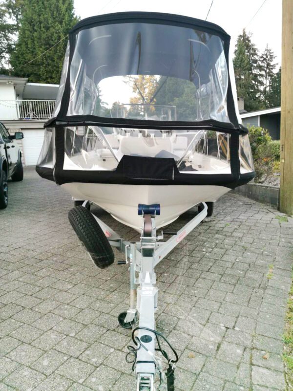 Boston Whaler 170 Montauk front view